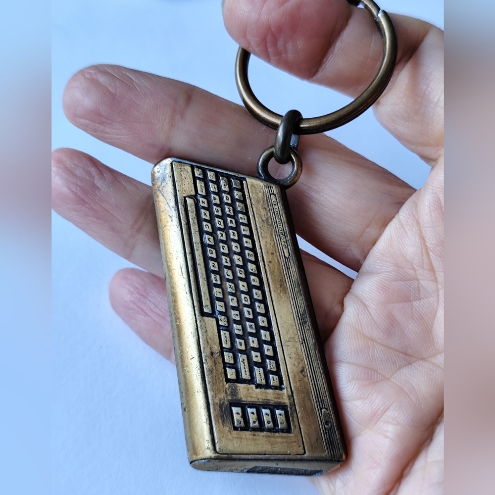 Vintage COMMODORE Computer Keyboard Keychain Rare - Picture 4 of 5